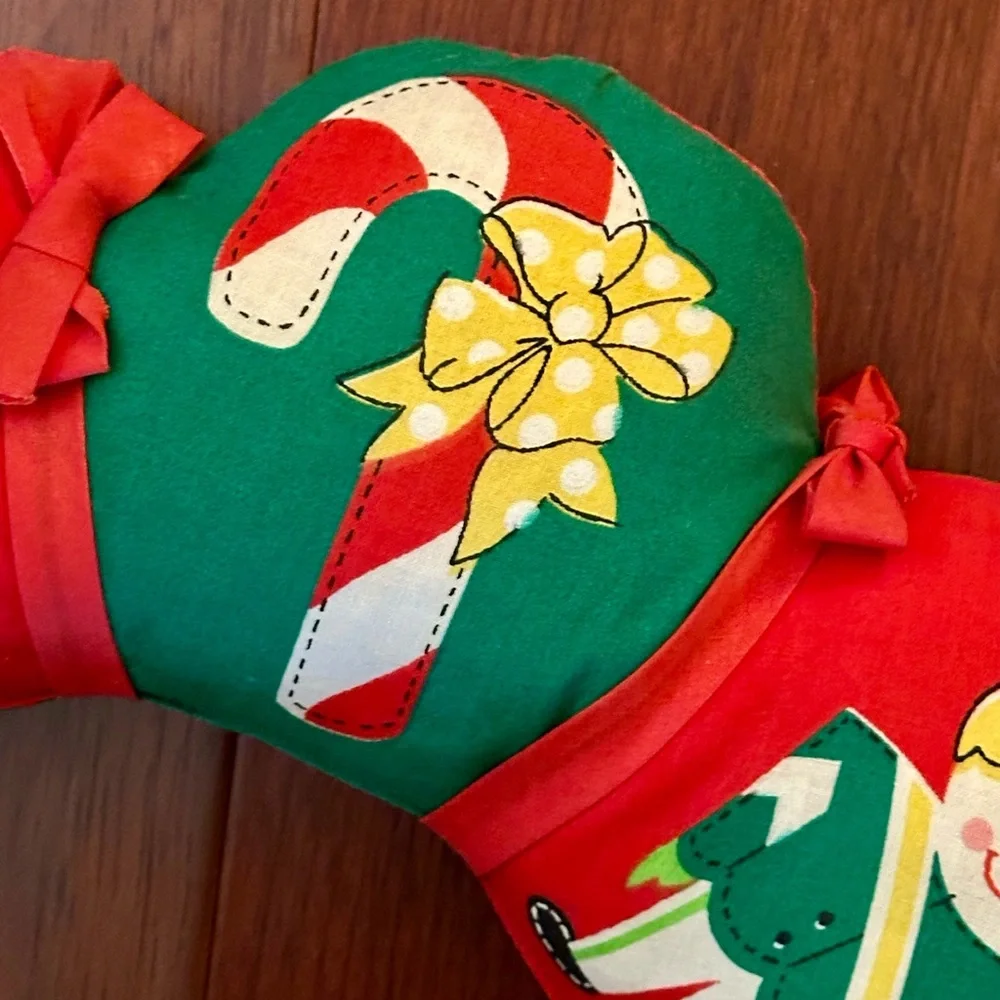 Handmade Vintage 1970’s Fabric Stuffed Holiday Christmas Wreath Folk Art CLEAN!